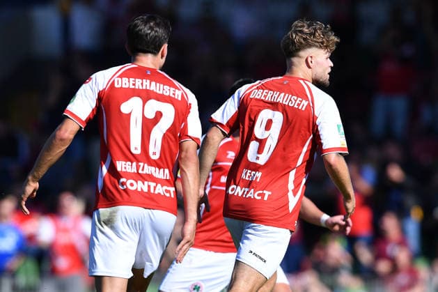 Fußball Regionalliga West 11. Spieltag Rot-Weiß Oberhausen - SC Paderborn 07 II am 04.10.2026 im Stadion Niederrhein in Oberhausen Torjubel zum 1:0 durch Timur Mehmet Kesim ( Oberhausen )