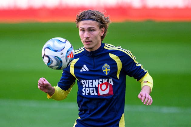 261004 Hugo Bolin of Sweden of the Swedish men s national football team at a training session on October 4, 2026 in Bucharest. Photo: Ludvig Thunman BILDBYRAN kod LT LT0826 fotboll football soccer fotball nations league uefa nations league träning practice training sverige sweden sverige a bbeng fotboll football soccer fotball nations league uefa nations league träning practice training sverige sweden sverige a bbeng Copyright: LUDVIGxTHUNMAN BB261004LT016