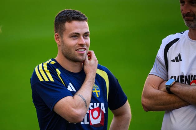 261004 Gabriel Gudmundsson of Sweden of the Swedish men s national football team at a training session on October 4, 2026 in Bucharest. Photo: Ludvig Thunman BILDBYRAN kod LT LT0826 fotboll football soccer fotball nations league uefa nations league träning practice training sverige sweden sverige a bbeng fotboll football soccer fotball nations league uefa nations league träning practice training sverige sweden sverige a bbeng Copyright: LUDVIGxTHUNMAN BB261004LT021
