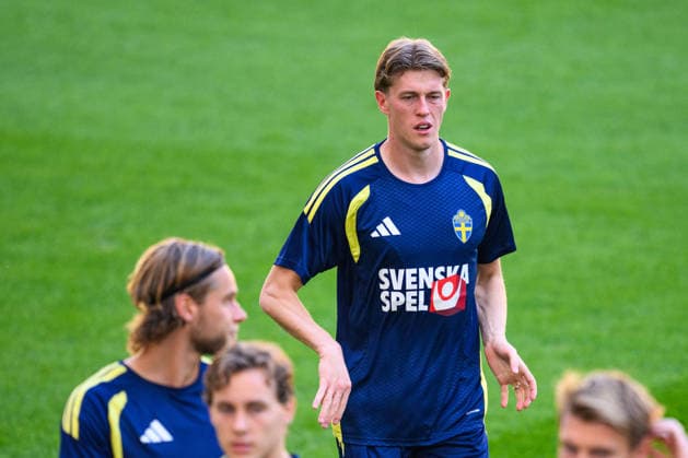 261004 Alexander Bernhardsson of Sweden of the Swedish men s national football team at a training session on October 4, 2026 in Bucharest. Photo: Ludvig Thunman BILDBYRAN kod LT LT0826 fotboll football soccer fotball nations league uefa nations league träning practice training sverige sweden sverige a bbeng fotboll football soccer fotball nations league uefa nations league träning practice training sverige sweden sverige a bbeng Copyright: LUDVIGxTHUNMAN BB261004LT024
