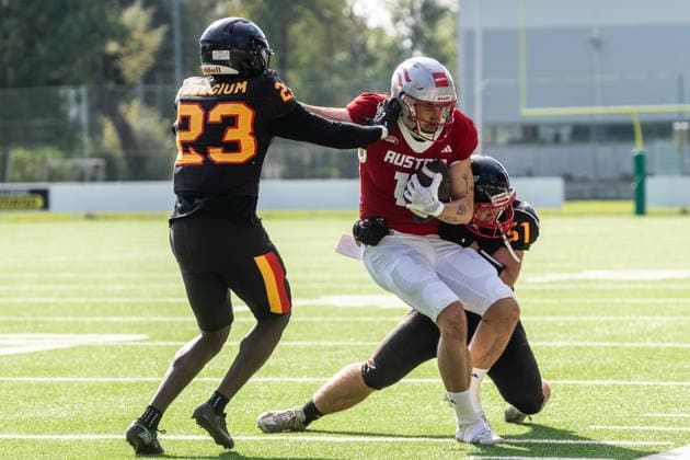 AMERICAN FOOTBALL - IFAF EC, AUT vs BEL SALZBURG,AUSTRIA,04.OCT.26 - AMERICAN FOOTBALL - IFAF European Championship, EM, Europameisterschaft Austria vs Belgium. Image shows Stef Atidzah (BEL) and Philipp Klar (AUT).  GEPAxpictures xJulioxArellano