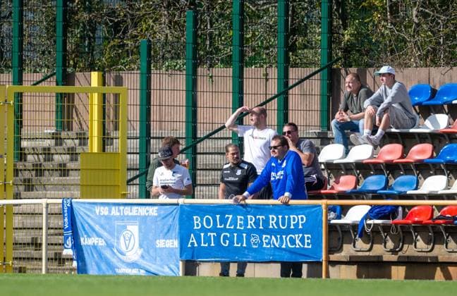 Fußball, Herren, Saison 2026 2027, COSY-WASCH Landespokal Berlin (3. Runde), SV Tasmania - VSG Altglienicke, Gästeblock, Fans von Altglienicke, 04.10.2026, Copyright: xMatthiasxKochx