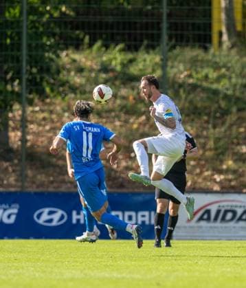 Fußball, Herren, Saison 2026 2027, COSY-WASCH Landespokal Berlin (3. Runde), SV Tasmania - VSG Altglienicke, v. l. Abdulkadir Beyazit (SV Tasmania Berlin), Tim Rieder (VSG Altglienicke), 04.10.2026, Copyright: xMatthiasxKochx