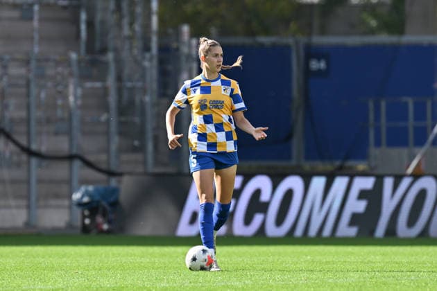 Fußball I Frauen I Saison 2026-2027 I 2. Bundesliga I 8. Spieltag I FC Carl Zeiss Jena - SC Sand I 04.10.2026 Emily Hähnel (5, FC Carl Zeiss Jena) Freisteller, Nahaufnahme, Porträt, Portrait, Einzelfoto, Einzelbild, Körper Jena Ernst-Abbe-Sportfeld, ad hoc Arena Thüringen Deutschland Copyright: xLobeca InesxHähnelx