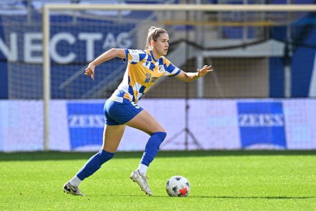 Fußball I Frauen I Saison 2026-2027 I 2. Bundesliga I 8. Spieltag I FC Carl Zeiss Jena - SC Sand I 04.10.2026 Emily Hähnel (5, FC Carl Zeiss Jena) Freisteller, Nahaufnahme, Porträt, Portrait, Einzelfoto, Einzelbild, Körper Jena Ernst-Abbe-Sportfeld, ad hoc Arena Thüringen Deutschland Copyright: xLobeca InesxHähnelx