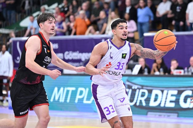 BG Göttingen - SBB Börde Baskets Wolmirstedt 04.10.2026, Göttingen: Basketball: 2. Bundesliga, ProA, BG Göttingen - SBB Börde Baskets Wolmirstedt, 3. Spieltag, Sparkassen-Arena. Tai Bibbs (BG Göttingen) dribbelt. Göttingen Niedersachsen Deutschland