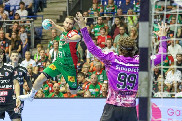 04.10.2026, xgox, Handball - Opel HBL SC Magdeburg - HC Erlangen emspor, v.l. Lukas Mertens (Magdeburg, 22) wirft Tor, Torschuetze, erzielt Tor, Treffer, scores the goal Magdeburg
