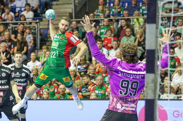 04.10.2026, xgox, Handball - Opel HBL SC Magdeburg - HC Erlangen emspor, v.l. Lukas Mertens (Magdeburg, 22) wirft Tor, Torschuetze, erzielt Tor, Treffer, scores the goal Magdeburg