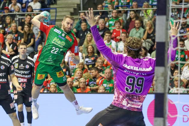 04.10.2026, xgox, Handball - Opel HBL SC Magdeburg - HC Erlangen emspor, v.l. Lukas Mertens (Magdeburg, 22) wirft Tor, Torschuetze, erzielt Tor, Treffer, scores the goal Magdeburg