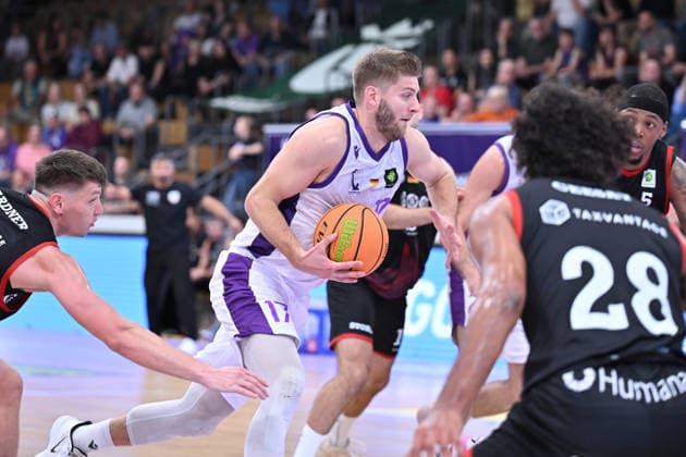 BG Göttingen - SBB Börde Baskets Wolmirstedt 04.10.2026, Göttingen: Basketball: 2. Bundesliga, ProA, BG Göttingen - SBB Börde Baskets Wolmirstedt, 3. Spieltag, Sparkassen-Arena. Mathis Mönninghoff (BG Göttingen) dribbelt. Göttingen Niedersachsen Deutschland