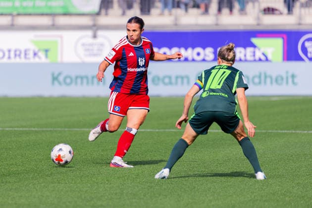 Fussball: Frauen Bundesliga, Saison 2026 - 2027, 04.10.2026, 6. Spieltag - VfL Wolfsburg vs Hamburger SV - AOK Stadion (Wolfsburg) : Leila Peneau (Hamburger SV, 15) Portraitfoto, Portrait, Einzelaufnahme, Porträt Copyright: xMichellexLukax