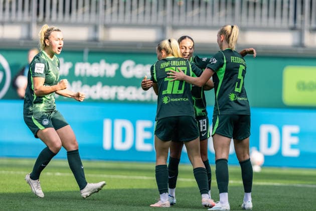 Fußball I Frauen I Saison 2026-2027 I Bundesliga I VfL Wolfsburg - Hamburger SV I 04.10.2026 Anny Kerim-Lindland (38, VfL Wolfsburg) Jubelt mit ihrem Team nach dem 2:1 Führungstreffer Wolfsburg AOK Stadion Niedersachsen Deutschland Copyright: xLobeca CedricxSiefkerx