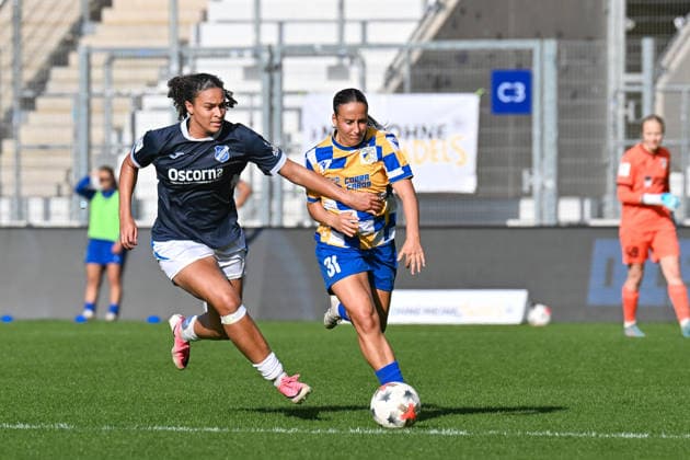 Fußball I Frauen I Saison 2026-2027 I 2. Bundesliga I 8. Spieltag I FC Carl Zeiss Jena - SC Sand I 04.10.2026 Melissa Ugochukwu (7, SC Sand), Nelly Juckel (31, FC Carl Zeiss Jena) Jena Ernst-Abbe-Sportfeld, ad hoc Arena Thüringen Deutschland Copyright: xLobeca InesxHähnelx