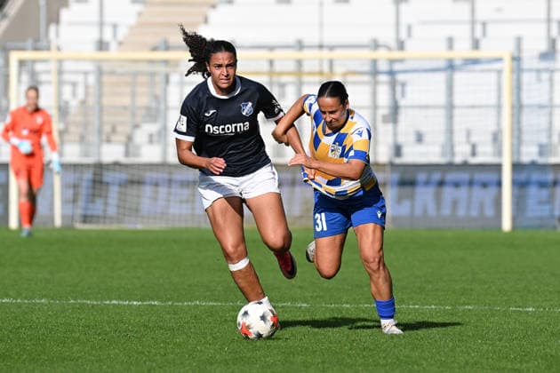 Fußball I Frauen I Saison 2026-2027 I 2. Bundesliga I 8. Spieltag I FC Carl Zeiss Jena - SC Sand I 04.10.2026 Melissa Ugochukwu (7, SC Sand), Nelly Juckel (31, FC Carl Zeiss Jena) Jena Ernst-Abbe-Sportfeld, ad hoc Arena Thüringen Deutschland Copyright: xLobeca InesxHähnelx