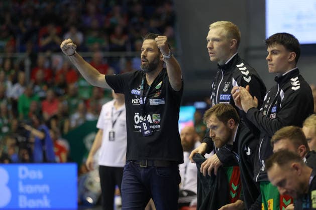 04.10.2026, xtgx, Handball Opel HBL, SC Magdeburg - HC Erlangen emspor, v.l. Bennet Wiegert (Magdeburg, Trainer) Jubel, Torjubel, jubelt ueber das Tor, celebrate the goal, celebration Magdeburg