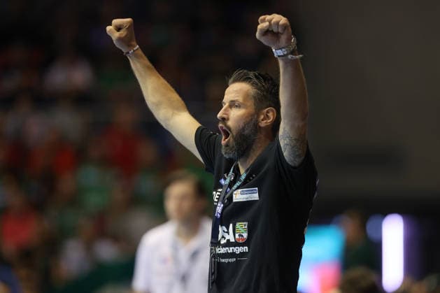 04.10.2026, xtgx, Handball Opel HBL, SC Magdeburg - HC Erlangen emspor, v.l. Bennet Wiegert (Magdeburg, Trainer) Jubel, Torjubel, jubelt ueber das Tor, celebrate the goal, celebration Magdeburg