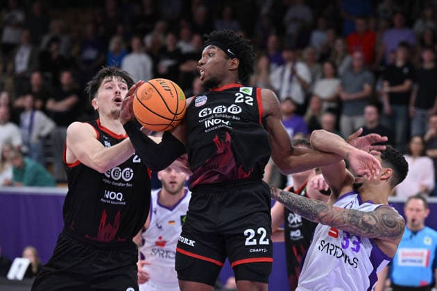 BG Göttingen - SBB Börde Baskets Wolmirstedt 04.10.2026, Göttingen: Basketball: 2. Bundesliga, ProA, BG Göttingen - SBB Börde Baskets Wolmirstedt, 3. Spieltag, Sparkassen-Arena. Kenneth Andrew Cooper (SBB Börde Baskets Wolmirstedt) kämpft um den Ball. Göttingen Niedersachsen Deutschland