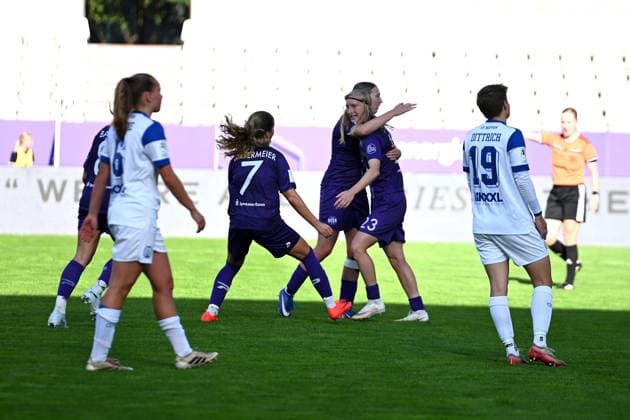 Torjubel SGS Essen 2. Frauen Bundesliga SGS Essen SV Meppen 04.10.2026 Torjubel SGS Essen, 2. Frauen Bundesliga, 8. Spieltag, SGS Essen gegen SV Meppen am 04. Oktober 2026 im Stadion an der Hafenstraße, Essen.