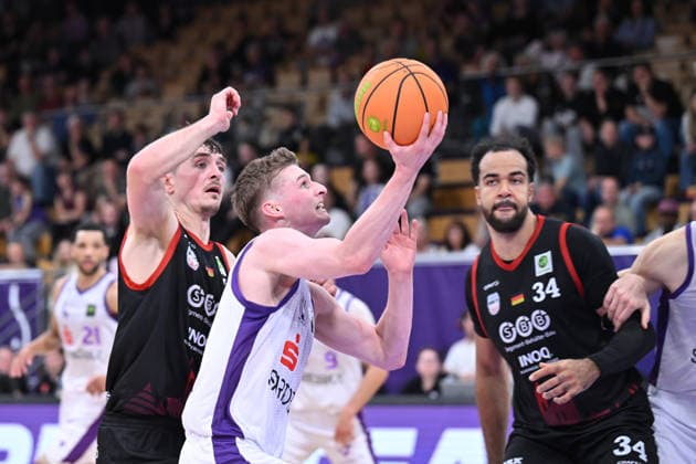 BG Göttingen - SBB Börde Baskets Wolmirstedt 04.10.2026, Göttingen: Basketball: 2. Bundesliga, ProA, BG Göttingen - SBB Börde Baskets Wolmirstedt, 3. Spieltag, Sparkassen-Arena. Daniel Kirchner (BG Göttingen) zieht zum Korb. Göttingen Niedersachsen Deutschland