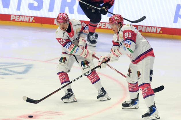 04.10.2026, GER ,DEU, Deutschland, Eishockey Rihards Griva ( Eisbaeren Berlin 23 ), Tobias Krestan ( Eisbaeren Berlin 91 ) nordphoto GmbH Engler Berlin Uber-Arena Berlin Deutschland Copyright: xNordphotox xEnglerx