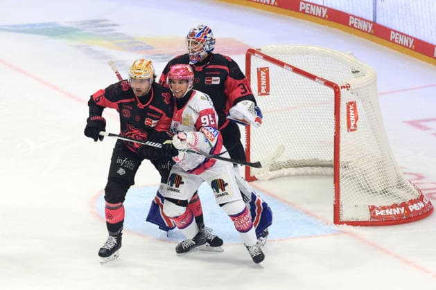 04.10.2026, GER ,DEU, Deutschland, Eishockey Frederik Tiffels ( Eisbaeren Berlin 95 ), JULIUS KARRER ( Ice Tigers 6 ), NIKLAS TREUTLE ( Ice Tigers 31 ) nordphoto GmbH Engler Berlin Uber-Arena Berlin Deutschland Copyright: xNordphotox xEnglerx