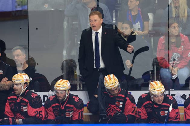 04.10.2026, GER ,DEU, Deutschland, Eishockey Trainer MITCH OÕKEEFE ( Ice Tigers ), Nuernberger-Spielerbank nordphoto GmbH Engler Berlin Uber-Arena Berlin Deutschland Copyright: xNordphotox xEnglerx