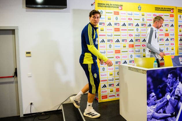 261004 Victor Lindelöf of the Swedish men s national football team at a press conference, PK, Pressekonferenz on October 4, 2026 in Bucharest. Photo: Ludvig Thunman BILDBYRAN kod LT LT0827 fotboll football soccer fotball nations league uefa nations league presskonferens press conference sverige sweden sverige a bbeng fotboll football soccer fotball nations league uefa nations league presskonferens press conference sverige sweden sverige a bbeng Copyright: LUDVIGxTHUNMAN BB261004LT066