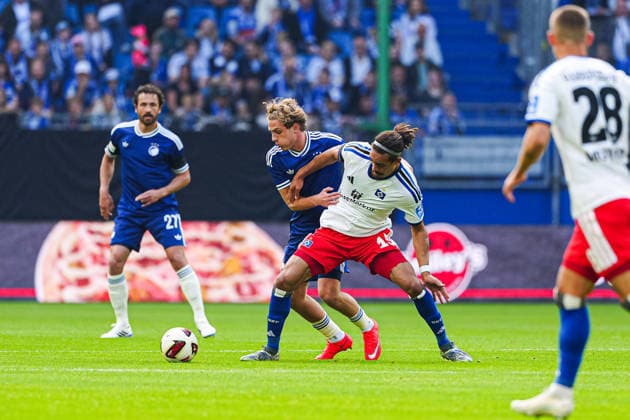 Hunor NÃ meth (FC Kopenhagen, 28), Yussuf Poulsen (Hamburger SV, 15) GER, Hamburger SV vs. FC Kopenhagen, Fußball, Testspiel, Saison 2026 2027, 04.10.2026 GER, Hamburger SV vs. FC Kopenhagen, Fußball, Testspiel, Saison 2026 2027, 04.10.2026 Hamburg Copyright: xEibner-Pressefoto MarcelxvonxFehrnx EP_MFN
