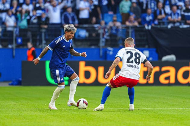 Maher Carrizo (FC Kopenhagen, 07), Miro Muheim (Hamburger SV, 28) GER, Hamburger SV vs. FC Kopenhagen, Fußball, Testspiel, Saison 2026 2027, 04.10.2026 GER, Hamburger SV vs. FC Kopenhagen, Fußball, Testspiel, Saison 2026 2027, 04.10.2026 Hamburg Copyright: xEibner-Pressefoto MarcelxvonxFehrnx EP_MFN