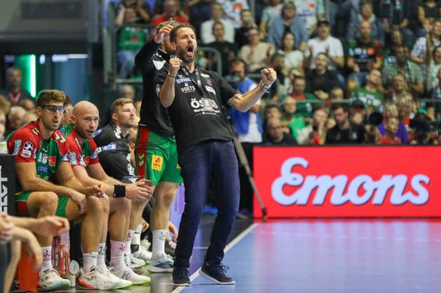 04.10.2026, xgox, Handball - Opel HBL SC Magdeburg - HC Erlangen emspor, v.l. Bennet Wiegert (Magdeburg, Trainer) Jubel, Torjubel, jubelt ueber das Tor, celebrate the goal, celebration Magdeburg