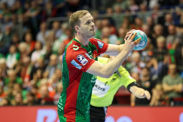 04.10.2026, xgox, Handball - Opel HBL SC Magdeburg - HC Erlangen emspor, v.l. Omar Ingi Magnusson (Magdeburg, 14) beim Siebenmeter Magdeburg