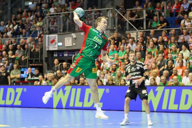 04.10.2026, xgox, Handball - Opel HBL SC Magdeburg - HC Erlangen emspor, v.l. Felix Claar (Magdeburg, 7) wirft Tor, Torschuetze, erzielt Tor, Treffer, scores the goal Magdeburg