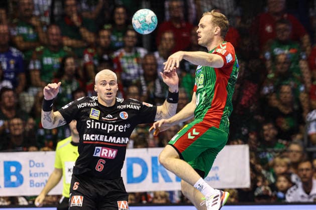 Omar Ingi Magnusson (SC Magdeburg,14) gegen Marek Nissen (HC Erlangen,6) - Handball Bundesliga Saison 2026-2027 SC Magdeburg vs. HC Erlangen in der GETEC Arena in Magdeburg - Aktion,Handball,Deutschland,04.10.2026