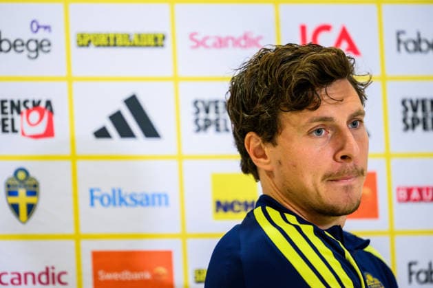 261004 Victor Lindelöf of Sweden of the Swedish men s national football team at a press conference, PK, Pressekonferenz on October 4, 2026 in Bucharest. Photo: Ludvig Thunman BILDBYRAN kod LT LT0827 fotboll football soccer fotball nations league uefa nations league presskonferens press conference sverige sweden sverige a bbeng fotboll football soccer fotball nations league uefa nations league presskonferens press conference sverige sweden sverige a bbeng Copyright: LUDVIGxTHUNMAN BB261004LT082
