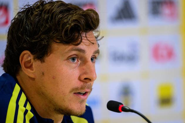 261004 Victor Lindelöf of the Swedish men s national football team at a press conference, PK, Pressekonferenz on October 4, 2026 in Bucharest. Photo: Ludvig Thunman BILDBYRAN kod LT LT0827 fotboll football soccer fotball nations league uefa nations league presskonferens press conference sverige sweden sverige a bbeng fotboll football soccer fotball nations league uefa nations league presskonferens press conference sverige sweden sverige a bbeng Copyright: LUDVIGxTHUNMAN BB261004LT085