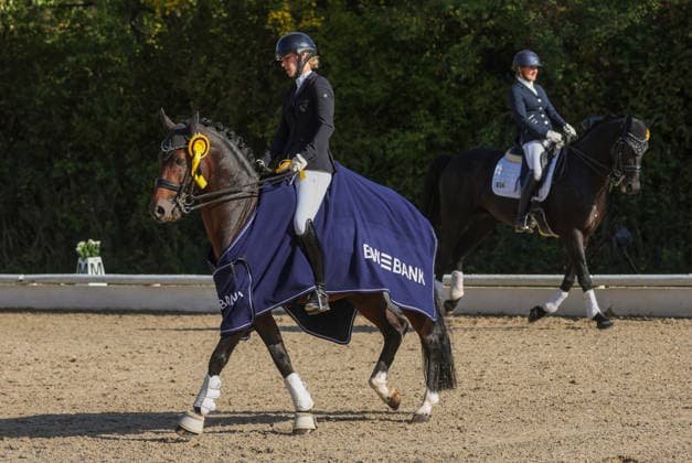 2026.10.04, Deutschland, Ludwigsburg Reiten Dressur Preis der BW - Bank, Siegerin Ann-Kathrin Lindner (RV Ilsfeld) auf Weidners Dark Knight bei der Ehrenrunde