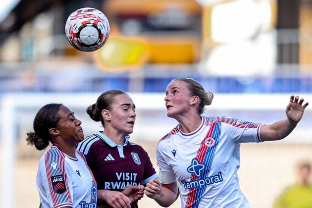 Aston Villa Women v Crystal Palace Women, Women s Super League Crystal Palace Women midfielder Aimee Everett (6) heads the ball during the Women s Super League match between Aston Villa Women and Crystal Palace Women at Villa Park, Birmingham, UK on 4 October 2026. Birmingham Villa Park West Midlands UK Editorial use only , Copyright: xManjitxNarotrax PSI-24960-0025