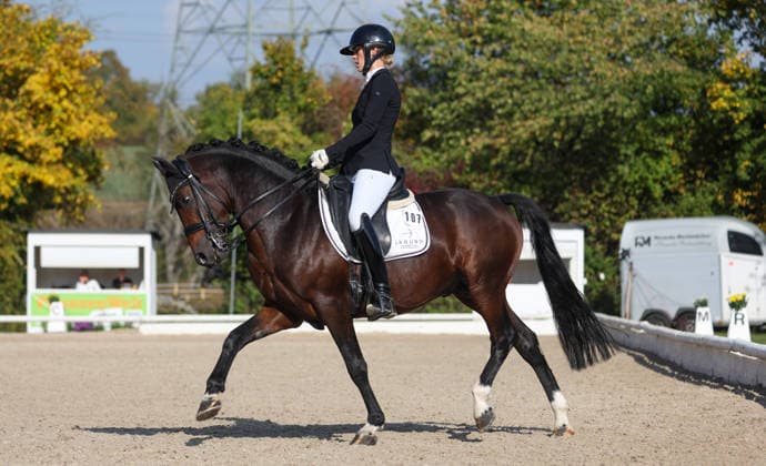 2026.10.04, Deutschland, Ludwigsburg Reiten Dressur Preis der BW - Bank, Siegerin Ann-Kathrin Lindner (RV Ilsfeld) auf Weidners Dark Knight