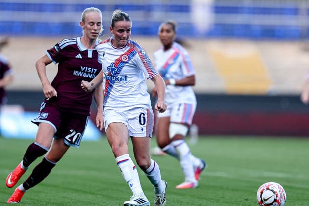 Aston Villa Women v Crystal Palace Women, Women s Super League Crystal Palace Women midfielder Aimee Everett (6) plays a pass back during the Women s Super League match between Aston Villa Women and Crystal Palace Women at Villa Park, Birmingham, UK on 4 October 2026. Birmingham Villa Park West Midlands UK Editorial use only , Copyright: xManjitxNarotrax PSI-24960-0026