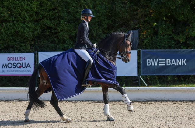 2026.10.04, Deutschland, Ludwigsburg Reiten Dressur Preis der BW - Bank, Siegerin Ann-Kathrin Lindner (RV Ilsfeld) auf Weidners Dark Knight bei der Ehrenrunde