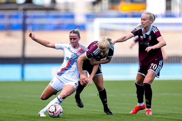 Aston Villa Women v Crystal Palace Women, Women s Super League Crystal Palace Women midfielder Aimee Everett (6) battles for possession with Aston Villa Women midfielder Justine Kielland (5) during the Women s Super League match between Aston Villa Women and Crystal Palace Women at Villa Park, Birmingham, UK on 4 October 2026. Birmingham Villa Park West Midlands UK Editorial use only , Copyright: xManjitxNarotrax PSI-24960-0035