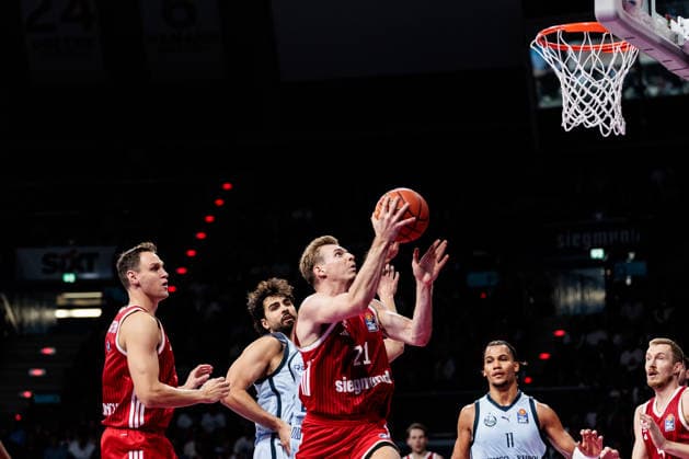 easyCredit Basketball Bundesliga: FC Bayern München - EWE Baskets Oldenburg; 04.10.2026 Justus Hollatz (FC Bayern München, 21) im Wurf easyCredit Basketball Bundesliga: FC Bayern München - EWE Baskets Oldenburg, München, BMW Park am 04.10.2026 Copyright: xBEAUTIFULxSPORTS Wunderlx