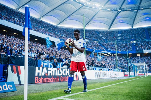 Testspiel: Hamburger SV vs. FC Kopenhagen, 04.10.2026 Albert Sambi Lokonga (Hamburger SV, 6) Ecke; Fußball, Testspiel: Hamburger SV vs. FC Kopenhagen am 04.10.2026 im Volksparkstadion, Hamburg DFL REGULATIONS PROHIBIT ANY USE OF PHOTOGRAPHS AS IMAGE SEQUENCES AND OR QUASI-VIDEO. Copyright: xBEAUTIFULxSPORTS Tonhäuserx
