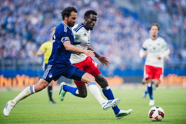 Testspiel: Hamburger SV vs. FC Kopenhagen, 04.10.2026 Bakery Jatta (Hamburger SV, 18) gegen Thomas Delaney (FC Kopenhagen, 27); Fußball, Testspiel: Hamburger SV vs. FC Kopenhagen am 04.10.2026 im Volksparkstadion, Hamburg DFL REGULATIONS PROHIBIT ANY USE OF PHOTOGRAPHS AS IMAGE SEQUENCES AND OR QUASI-VIDEO. Copyright: xBEAUTIFULxSPORTS Tonhäuserx