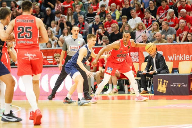 GER, GIESSEN 46ers vs. VfL SparkassenStars Bochum, Basketball, ProA, 3. Spieltag, Spielzeit 2026 2027, 04.10.2026,Christopher Carter (Giessen 46ers) GER, GIESSEN 46ers vs. VfL SparkassenStars Bochum, Basketball, ProA, 3. Spieltag, Spielzeit 2026 2027, 04.10.2026 GIESSEN 46ers Copyright: xEibner-Pressefoto JavadxMohammadpourx EP_JMR