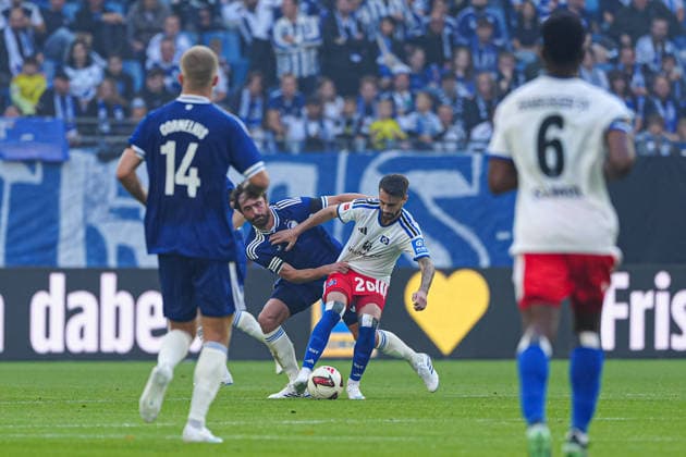 Thomas Delaney (FC Kopenhagen, 27), Fabio Vieira (Hamburger SV, 20) GER, Hamburger SV vs. FC Kopenhagen, Fußball, Testspiel, Saison 2026 2027, 04.10.2026 GER, Hamburger SV vs. FC Kopenhagen, Fußball, Testspiel, Saison 2026 2027, 04.10.2026 Hamburg Copyright: xEibner-Pressefoto MarcelxvonxFehrnx EP_MFN