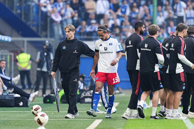 Yussuf Poulsen (Hamburger SV, 15) muss mit Verletzung ausgewechselt werden GER, Hamburger SV vs. FC Kopenhagen, Fußball, Testspiel, Saison 2026 2027, 04.10.2026 GER, Hamburger SV vs. FC Kopenhagen, Fußball, Testspiel, Saison 2026 2027, 04.10.2026 Hamburg Copyright: xEibner-Pressefoto MarcelxvonxFehrnx EP_MFN
