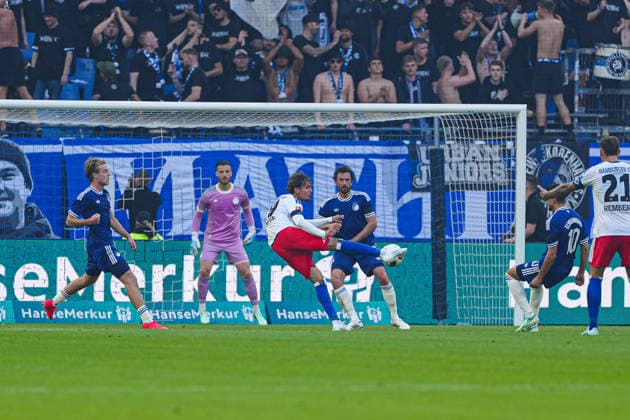 Torschuss Torchance Otto Stange (Hamburger SV, 19) GER, Hamburger SV vs. FC Kopenhagen, Fußball, Testspiel, Saison 2026 2027, 04.10.2026 GER, Hamburger SV vs. FC Kopenhagen, Fußball, Testspiel, Saison 2026 2027, 04.10.2026 Hamburg Copyright: xEibner-Pressefoto MarcelxvonxFehrnx EP_MFN