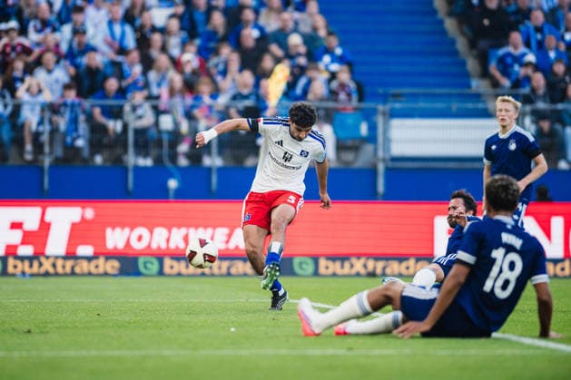 Testspiel: Hamburger SV vs. FC Kopenhagen, 04.10.2026 Martin Adeline (Hamburger SV, 5) vergibt eine Großchance; Fußball, Testspiel: Hamburger SV vs. FC Kopenhagen am 04.10.2026 im Volksparkstadion, Hamburg DFL REGULATIONS PROHIBIT ANY USE OF PHOTOGRAPHS AS IMAGE SEQUENCES AND OR QUASI-VIDEO. Copyright: xBEAUTIFULxSPORTS Tonhäuserx