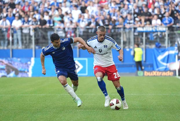 Foto : Miro MUHEIM ( HSV ) gegen Mohamed ELYOUNOUSSI , links Fussball Bundesliga , Freundschaftsspiel am So. 04.10.2026 Hamburger SV - FC Kopenhagen